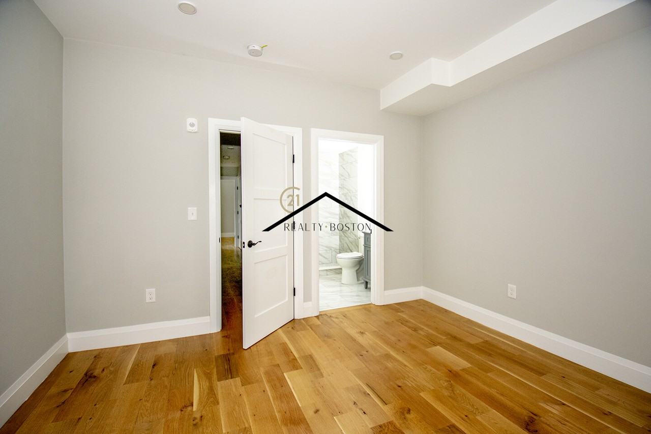 348 Chelsea St #3 - Photo 7 of 12
