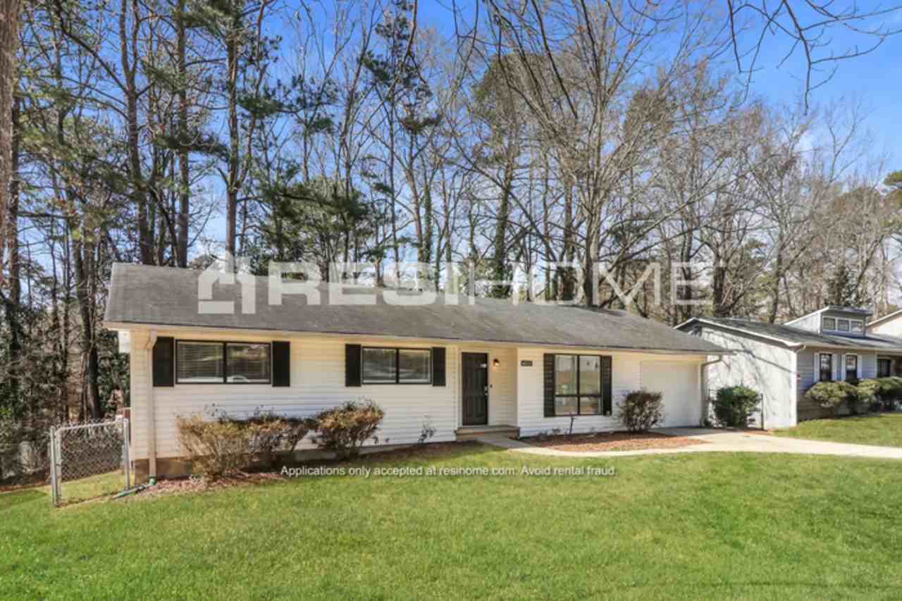 4033 Majestic Dr Sw - Photo 2 of 19
