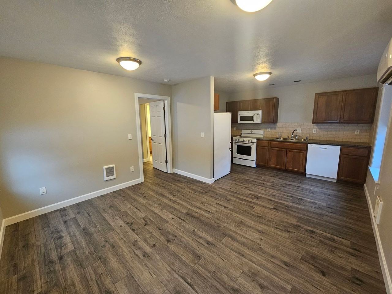 1108 S Coeur Dalene St - Photo 3 of 7