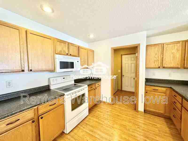 2011 E 1st Ave - Photo 7 of 18