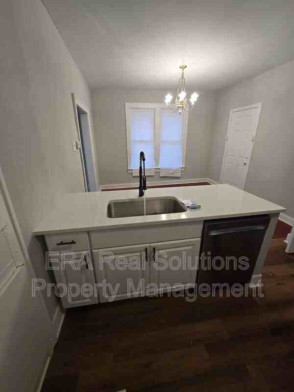 233 Columbian Ave - Photo 2 of 23