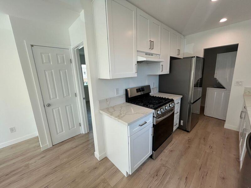 1467 E Broadway #1467-5 - Photo 5 of 10