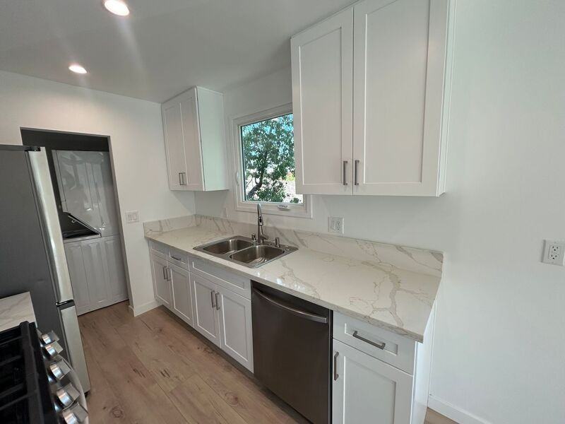 1467 E Broadway #1467-5 - Photo 6 of 10