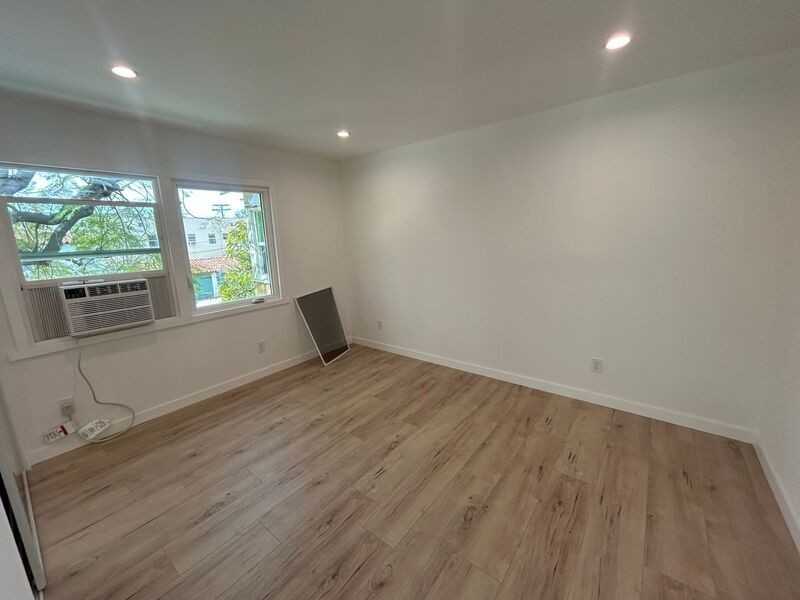 1467 E Broadway #1467-5 - Photo 7 of 10