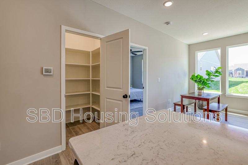 12420 S Parkwood Ln - Photo 5 of 16