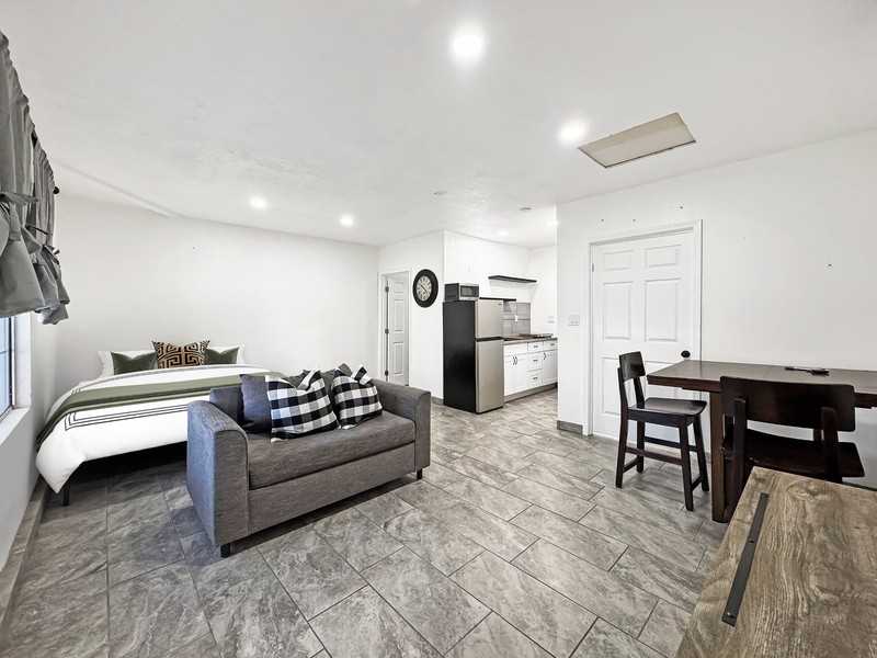 47510 Buckskin Cir - Photo 2 of 6