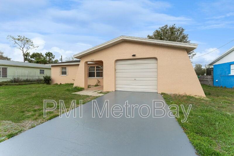 39211 5th Ave - Photo 3 of 31