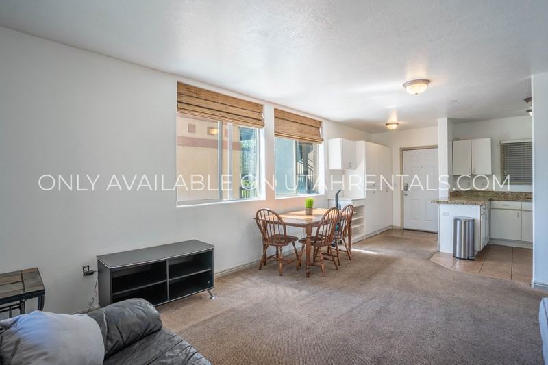 898 En #G3-1 - Photo 2 of 37