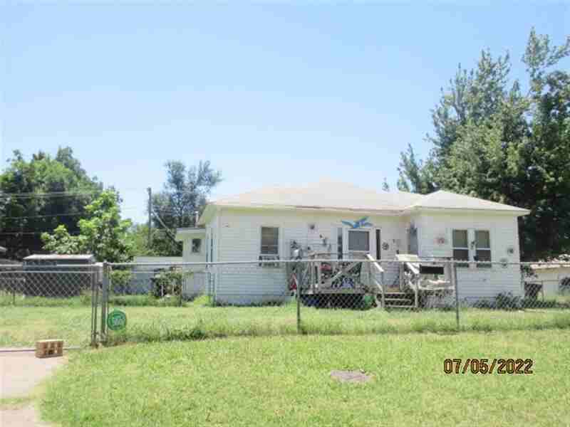 700 Se 49th St - Photo 2 of 10