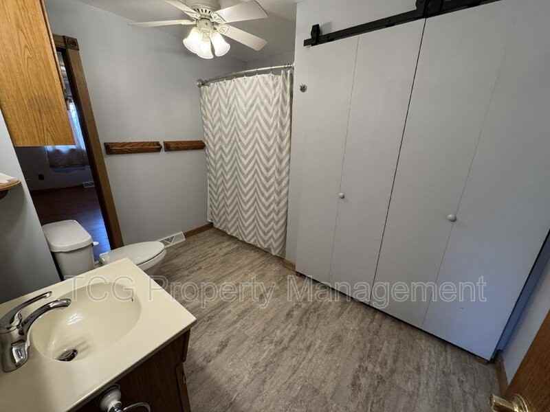 611 Elm St - Photo 2 of 13