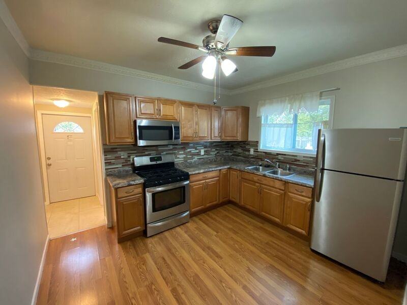1131 Huffman Ave - Photo 2 of 11