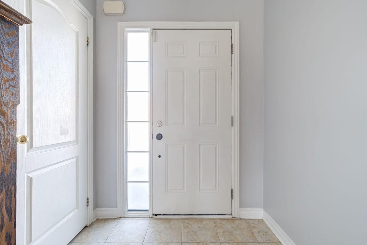 51 Beckett Cres - Photo 2 of 31