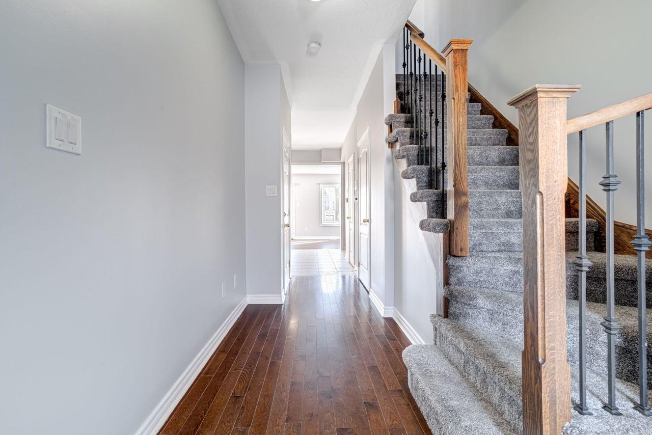 51 Beckett Cres - Photo 3 of 31