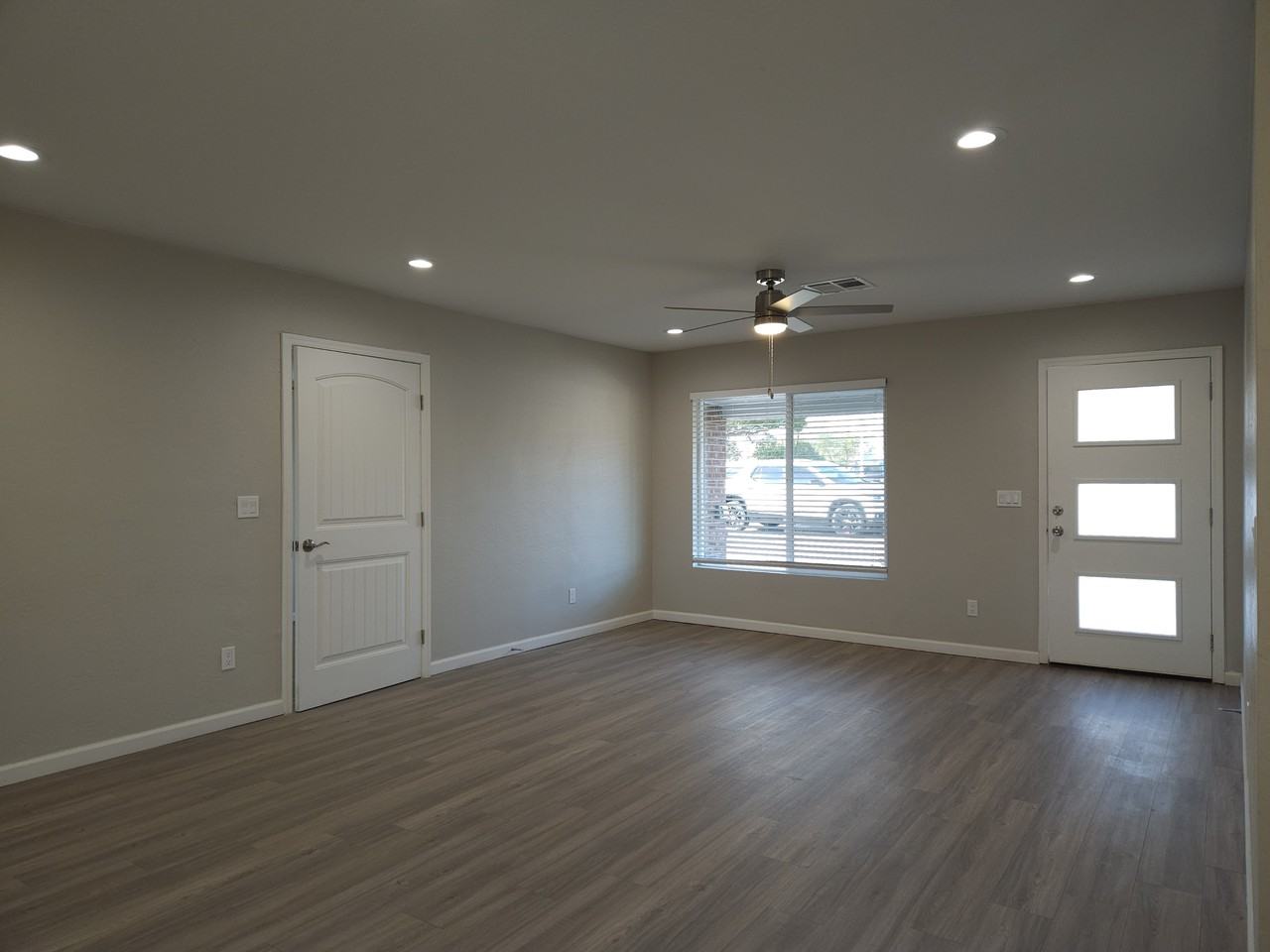 2203 E Devonshire Ave - Photo 4 of 39