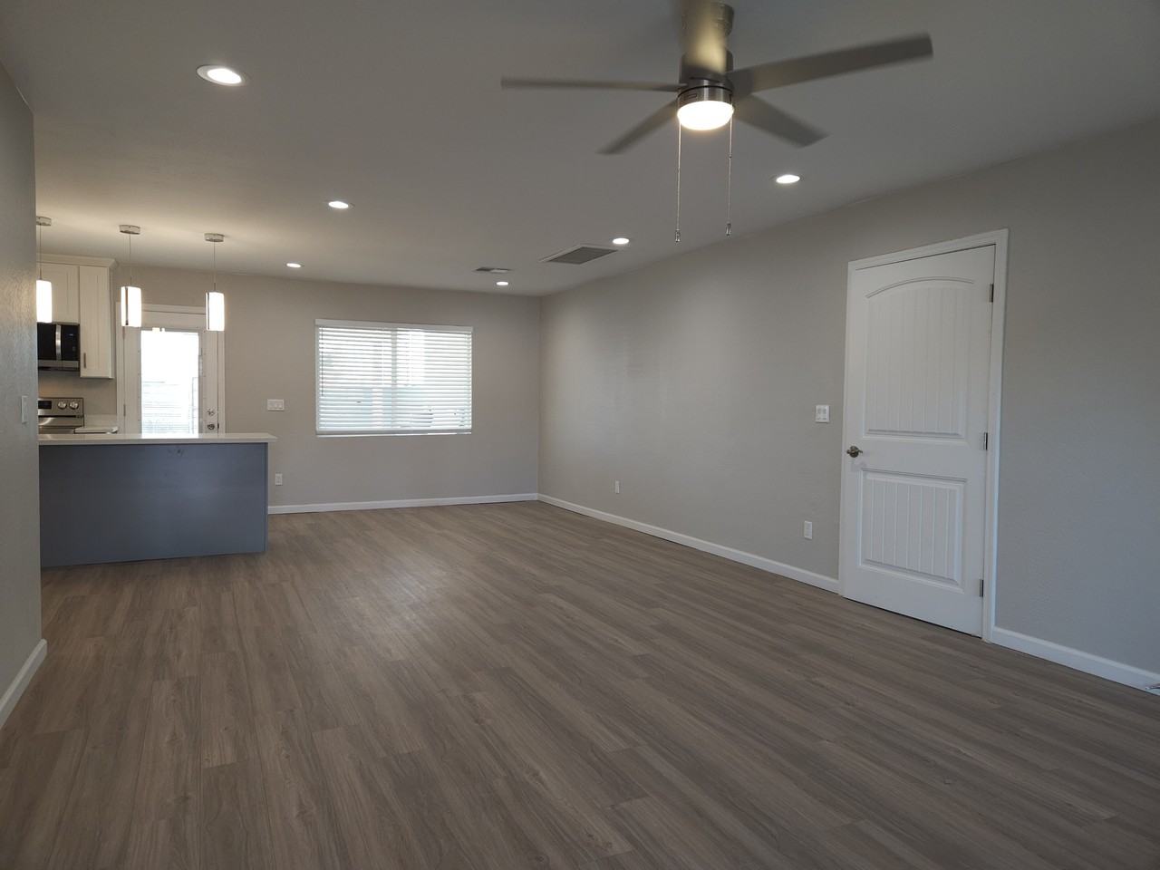 2203 E Devonshire Ave - Photo 5 of 39