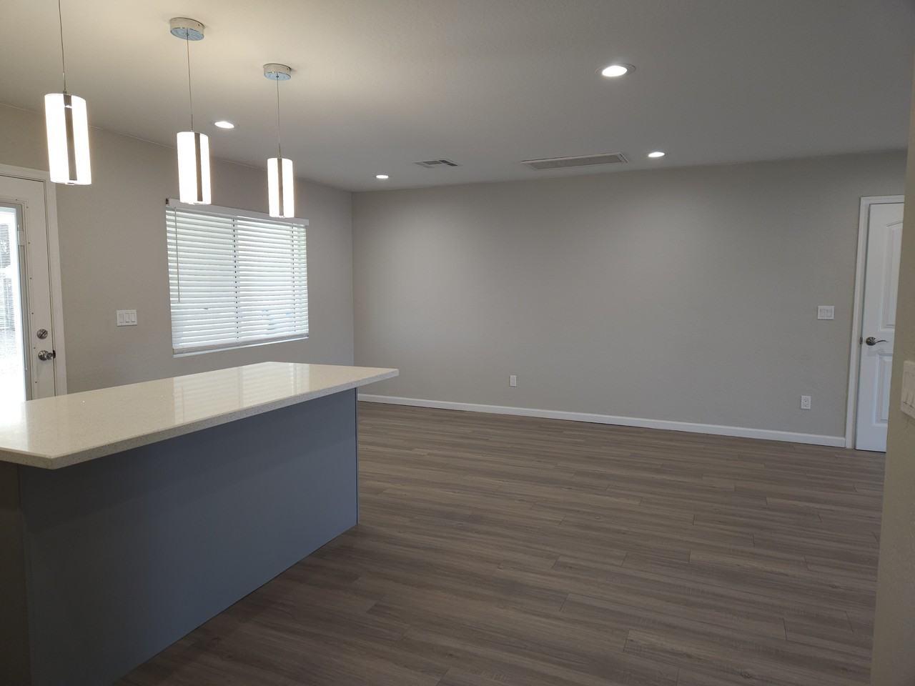 2203 E Devonshire Ave - Photo 6 of 39