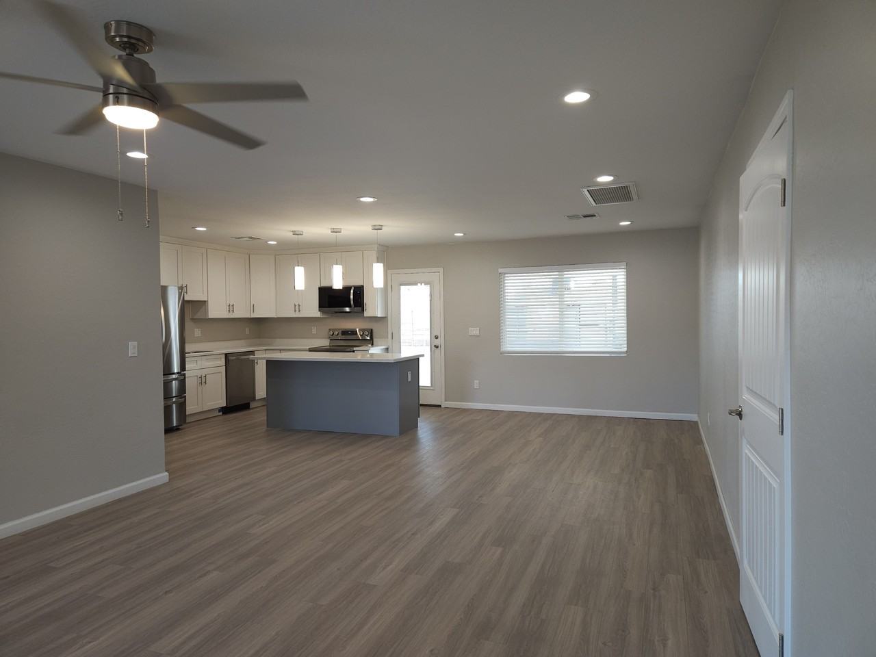 2203 E Devonshire Ave - Photo 7 of 39