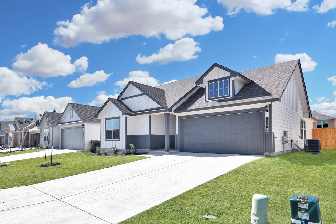 1428 Merritt St - Photo 2 of 15