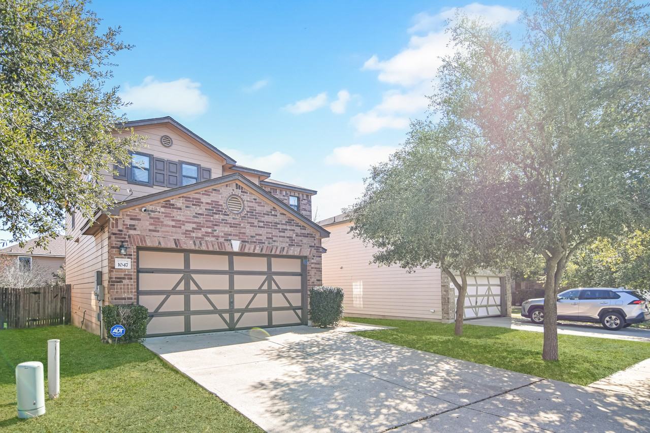 1047 Tumbleweed Trl - Photo 2 of 20