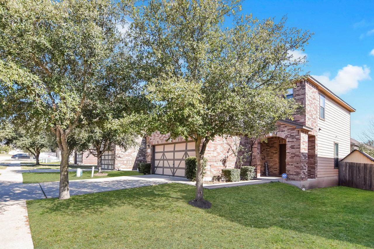 1047 Tumbleweed Trl - Photo 3 of 20