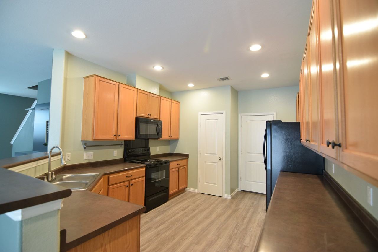 1047 Tumbleweed Trl - Photo 5 of 20