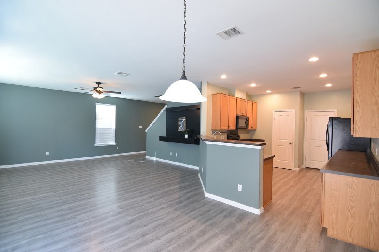 1047 Tumbleweed Trl - Photo 6 of 20