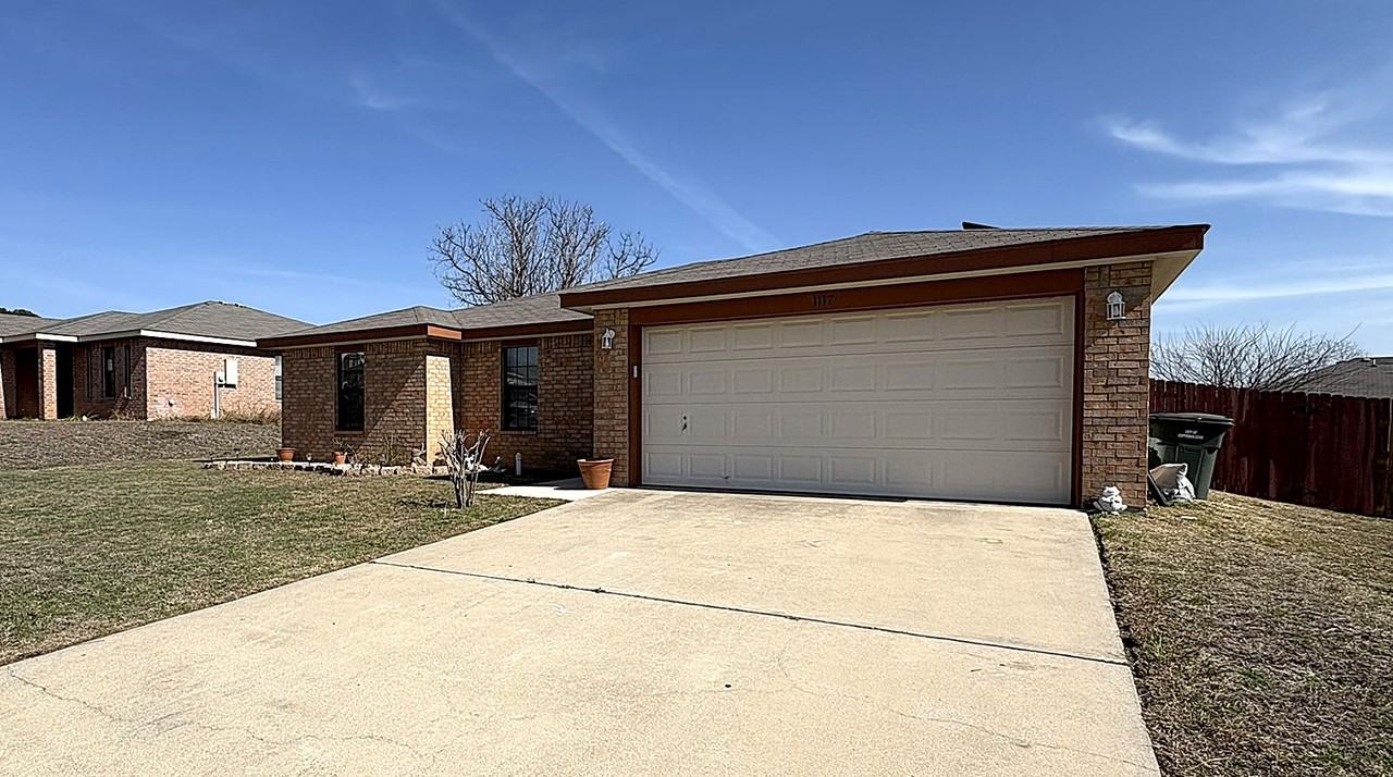 1117 Katelyn Cir - Photo 3 of 23