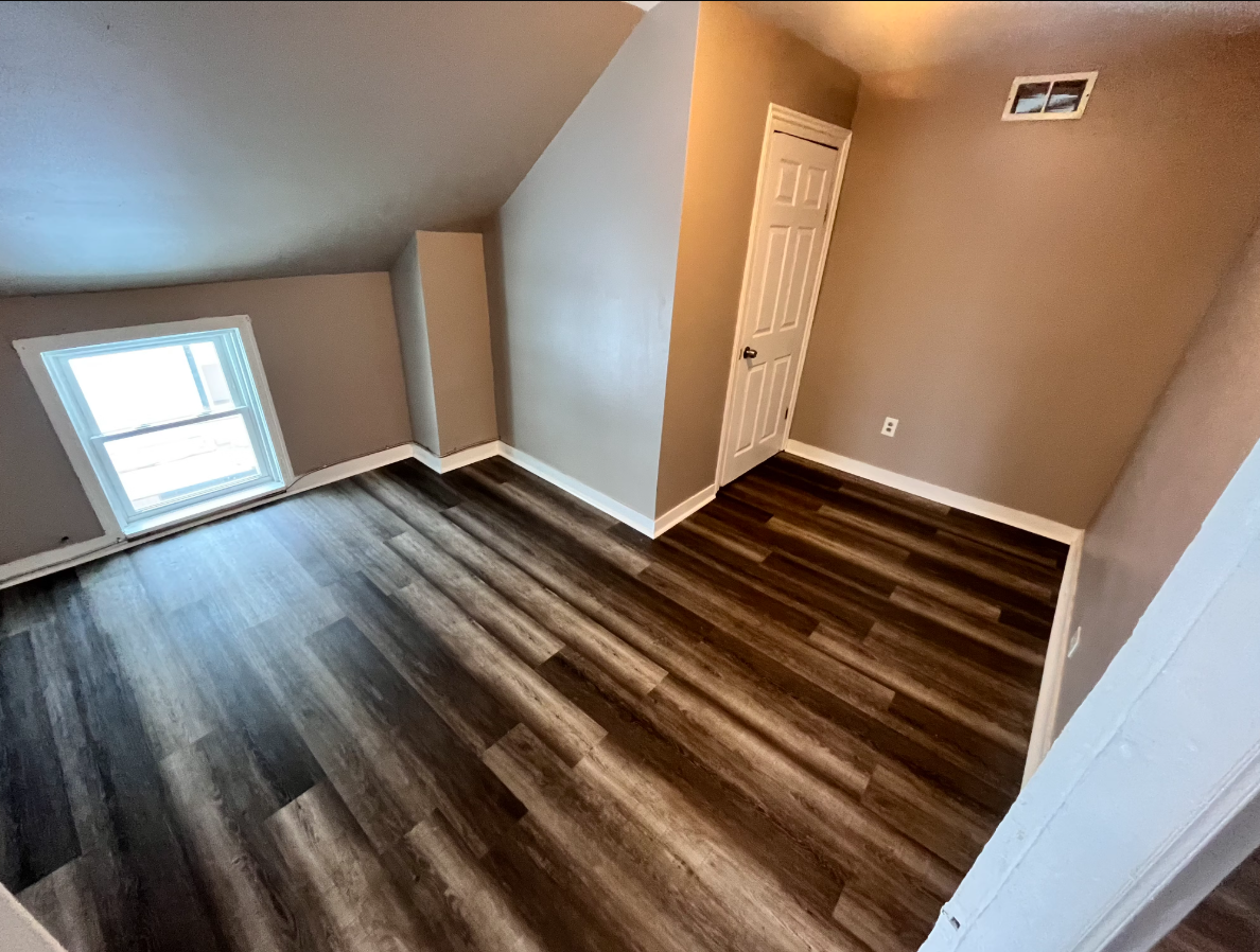 322 Plymouth Ave - Photo 2 of 11