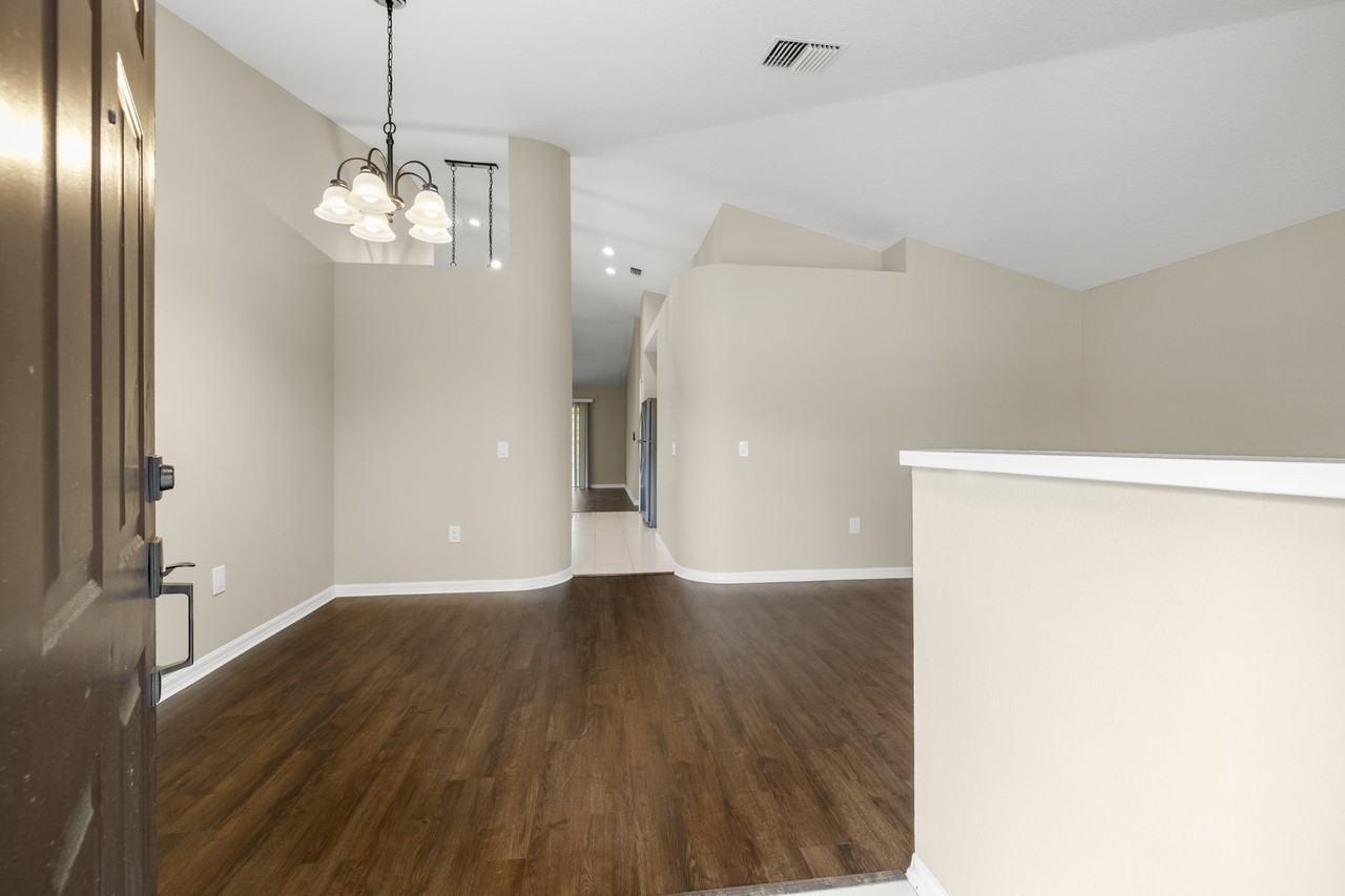 9516 Hamlet Ln - Photo 5 of 29