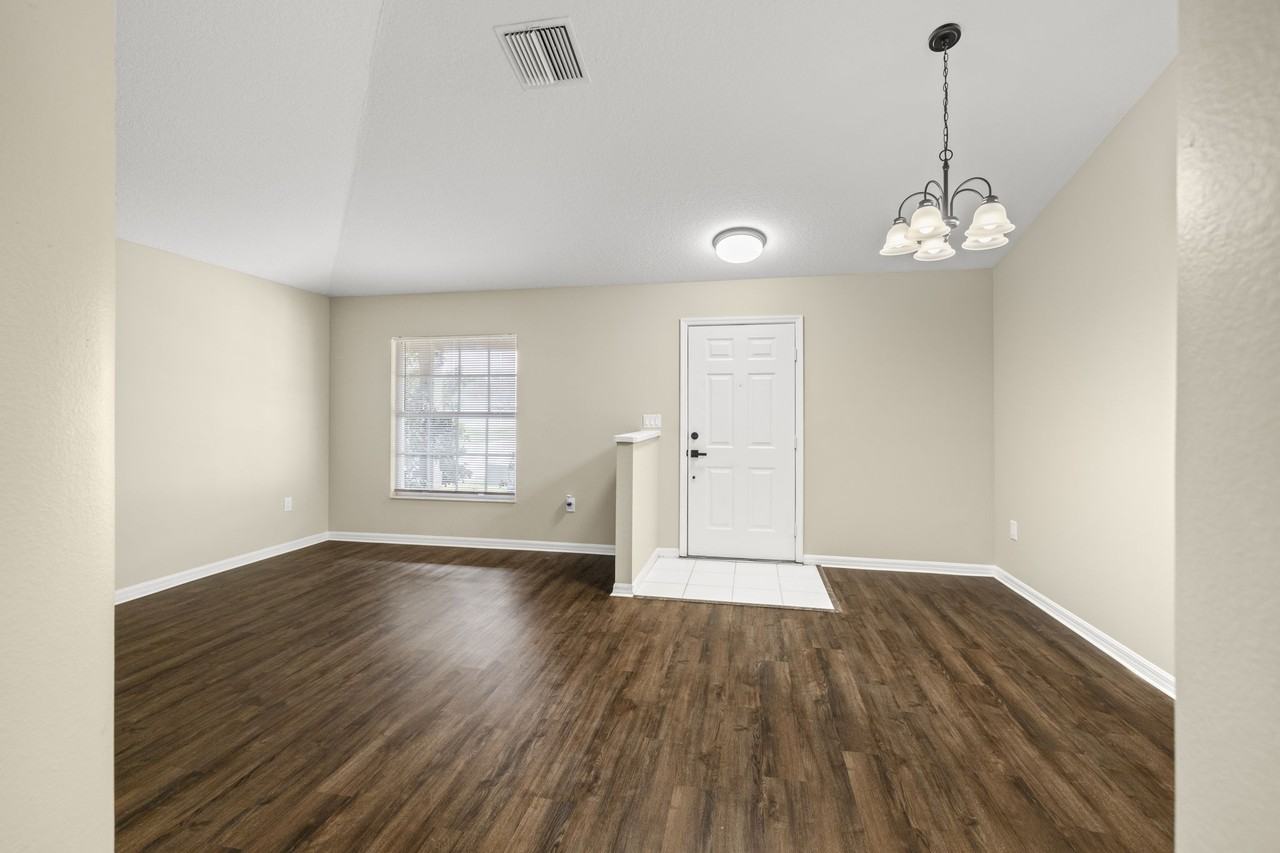 9516 Hamlet Ln - Photo 6 of 29