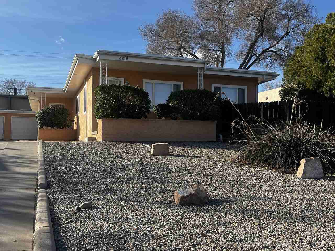 4818 Crest Ave Se - Photo 2 of 36