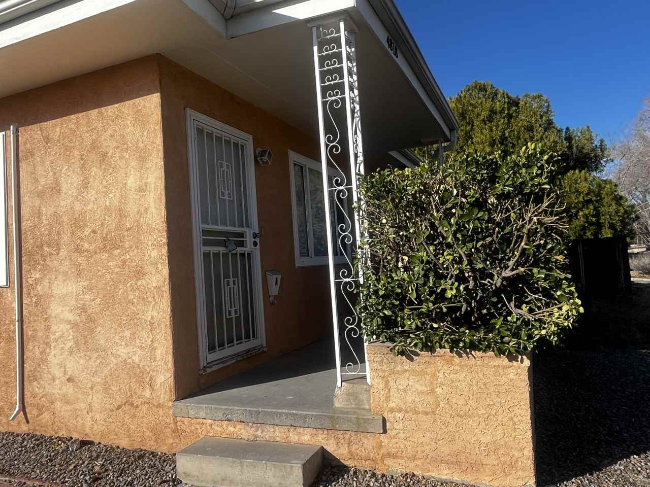 4818 Crest Ave Se - Photo 4 of 36