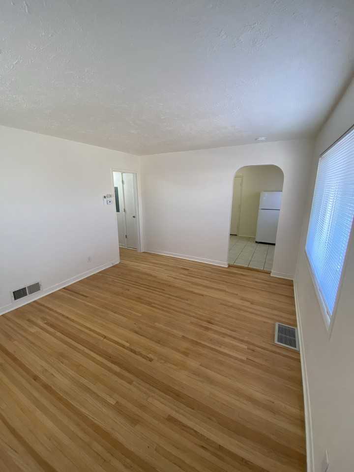 4818 Crest Ave Se - Photo 5 of 36