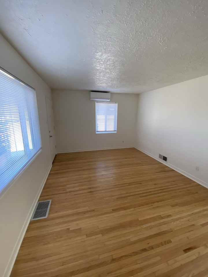 4818 Crest Ave Se - Photo 6 of 36