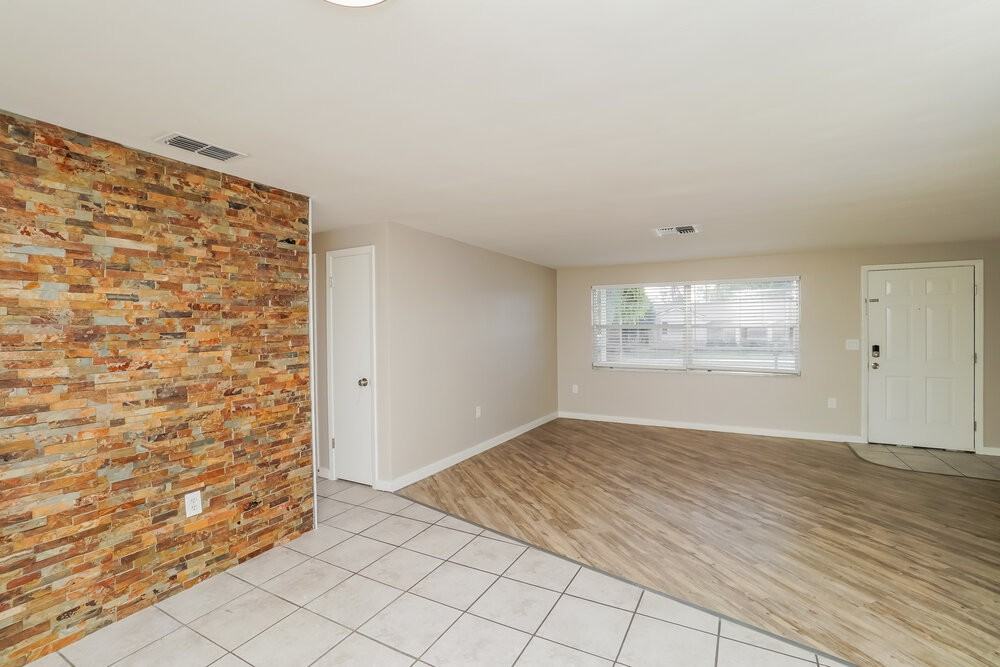 6223 Seaford Dr - Photo 3 of 16