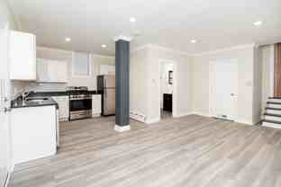 646 W Roscoe St - Photo 1 of 1