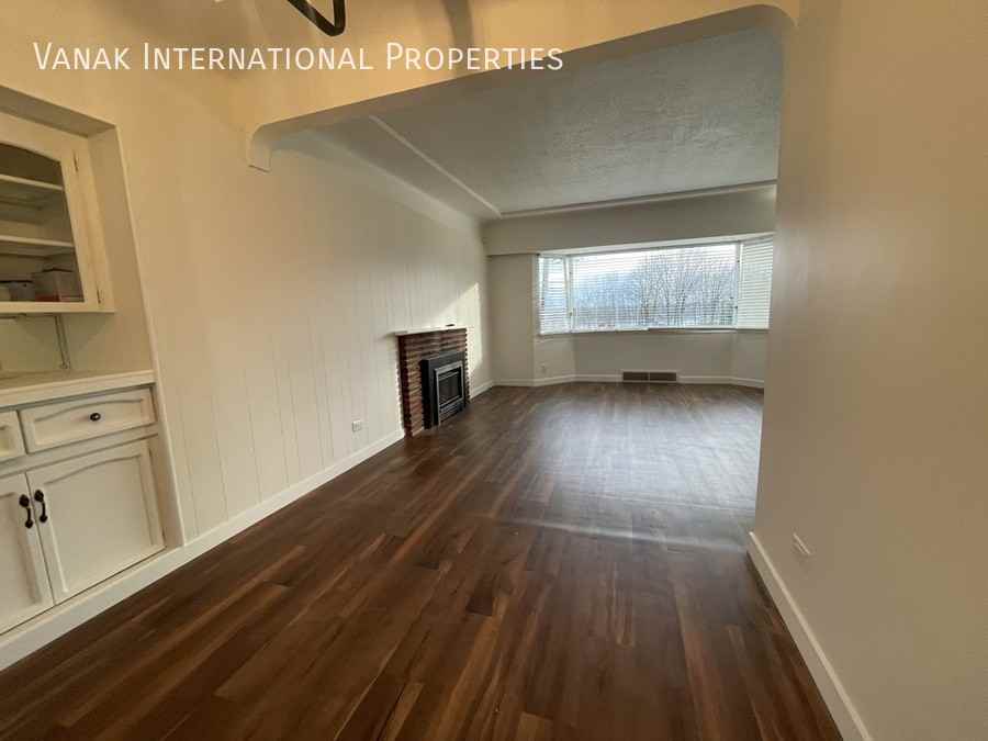 822 4th St E - Photo 3 of 17