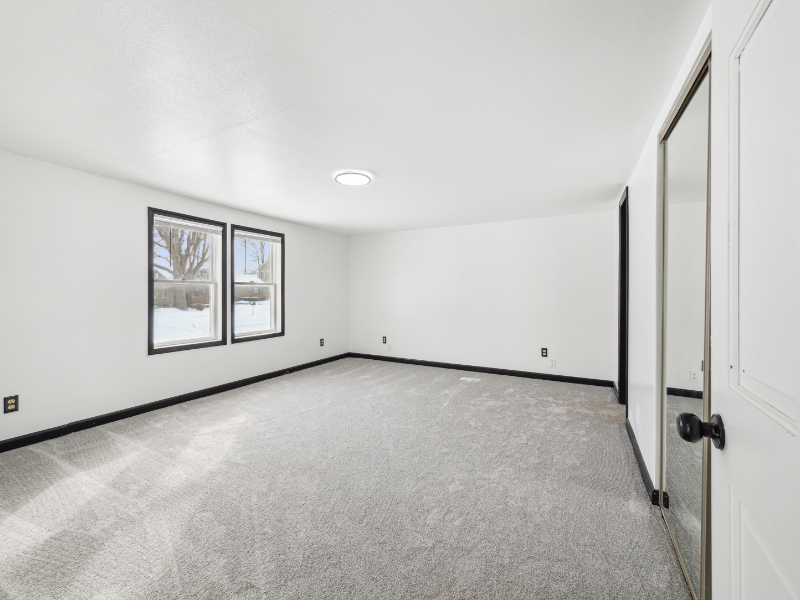 1567 Brookline St - Photo 4 of 14