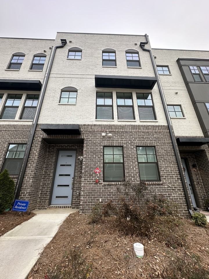 1330 Booth Ave Nw #0000 - Photo 2 of 9