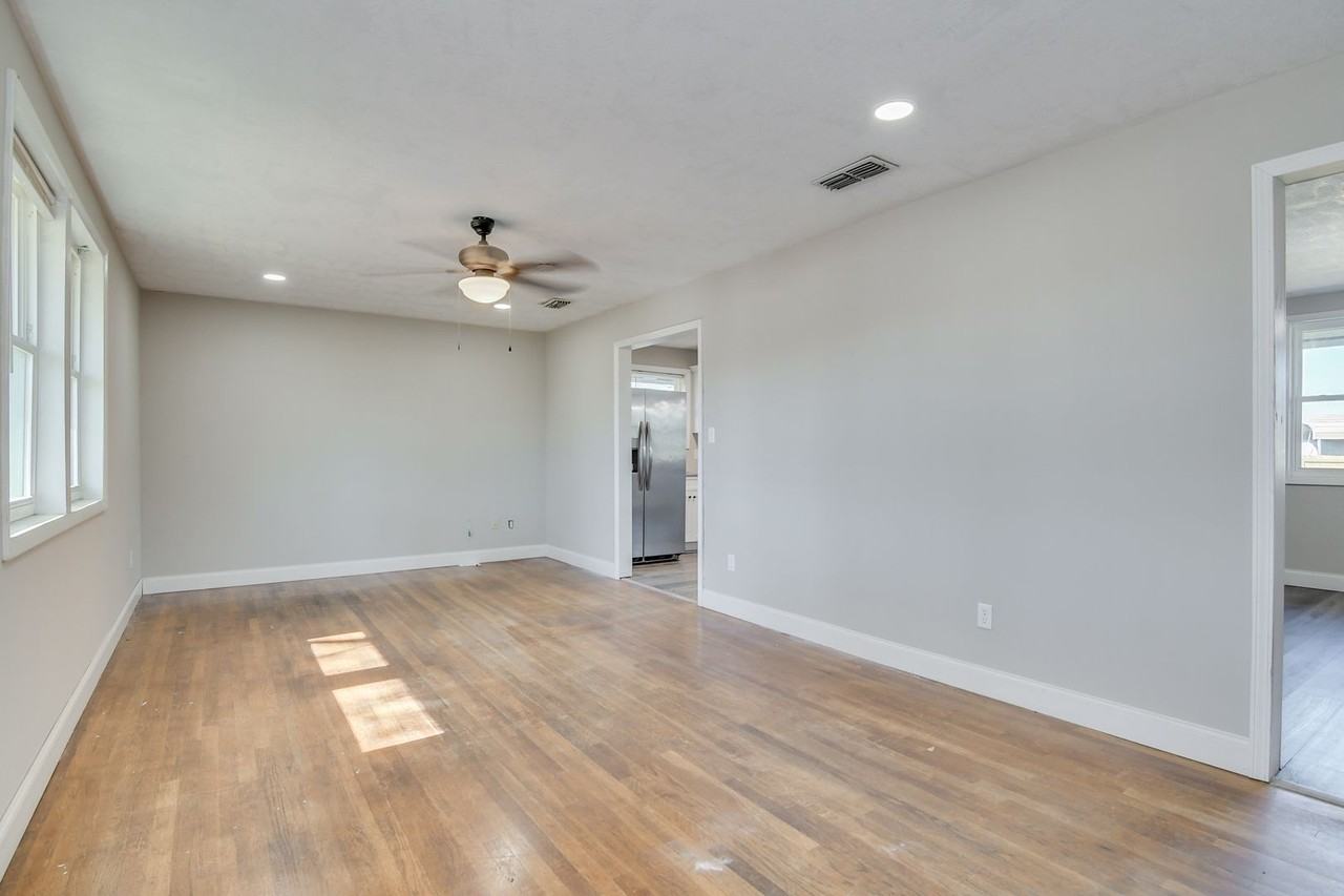 208 Maywood Dr - Photo 6 of 26