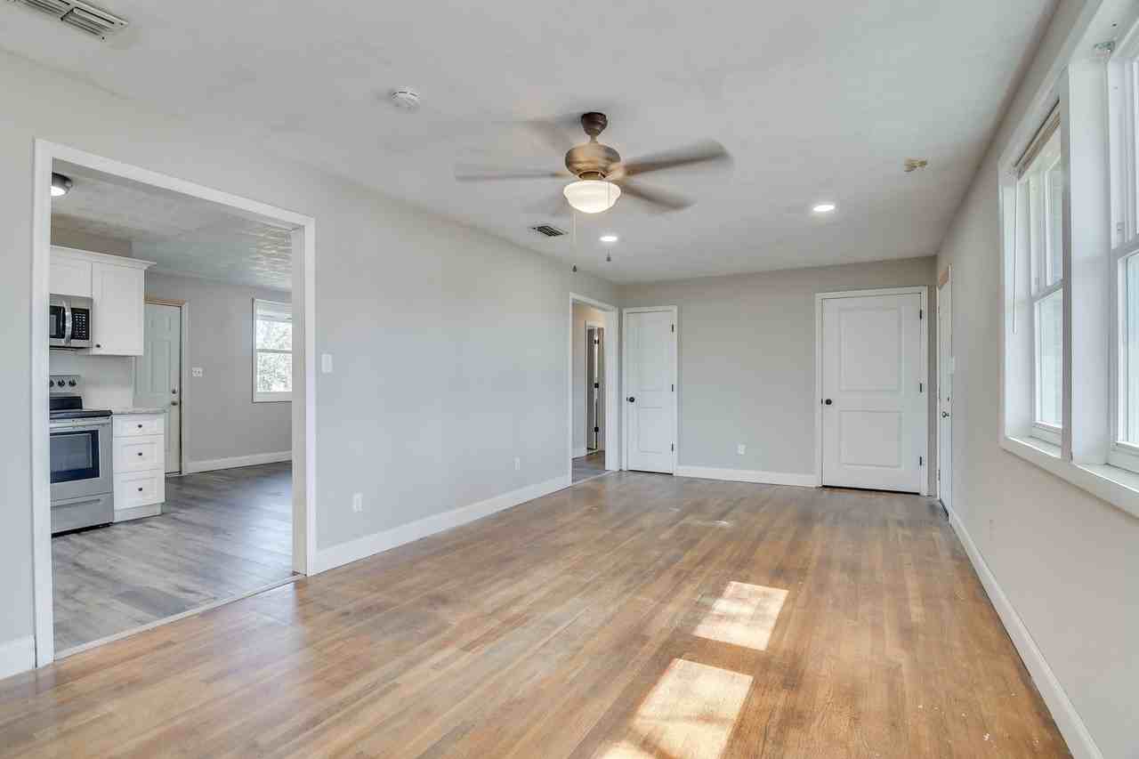 208 Maywood Dr - Photo 7 of 26