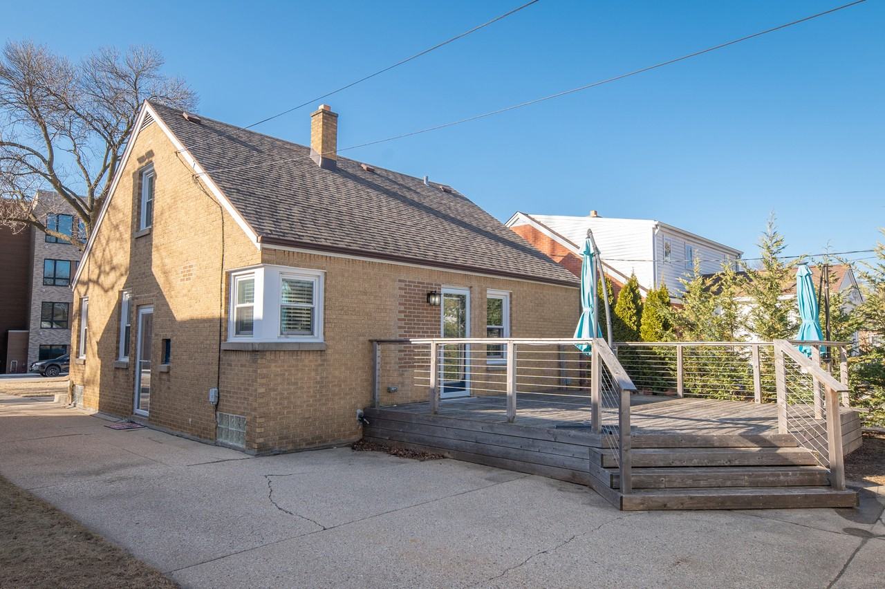 5756 N Lydell Ave #NA - Photo 3 of 26