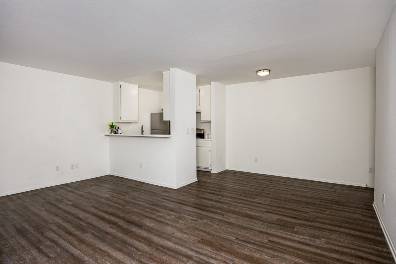 Reno Apartments - Photo 5 of 19