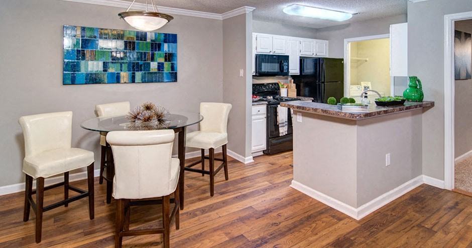 Huntington Chase Apartments - Photo 2 of 14