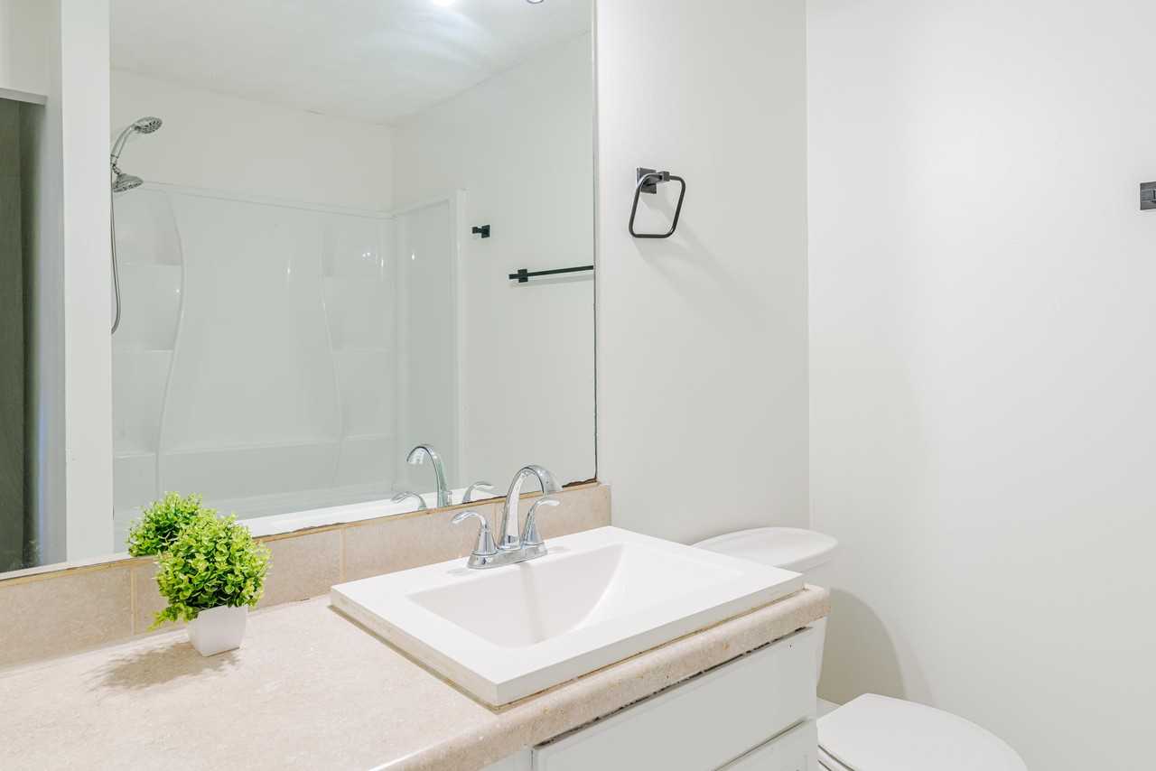 Lineview Dr - Photo 4 of 12