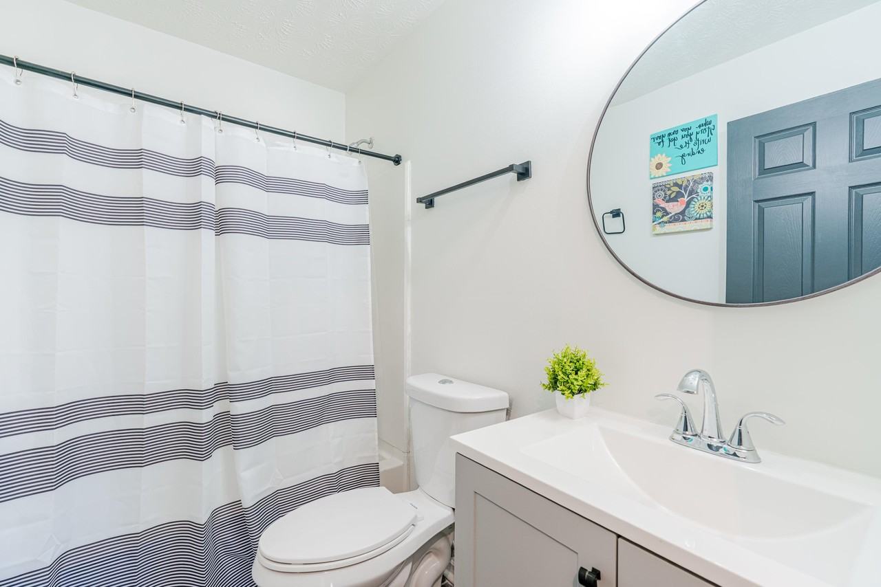 Lineview Dr - Photo 6 of 12