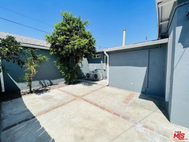 11845 Doty Ave - Photo 2 of 8