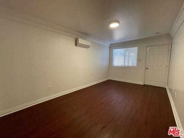 11845 Doty Ave - Photo 3 of 8