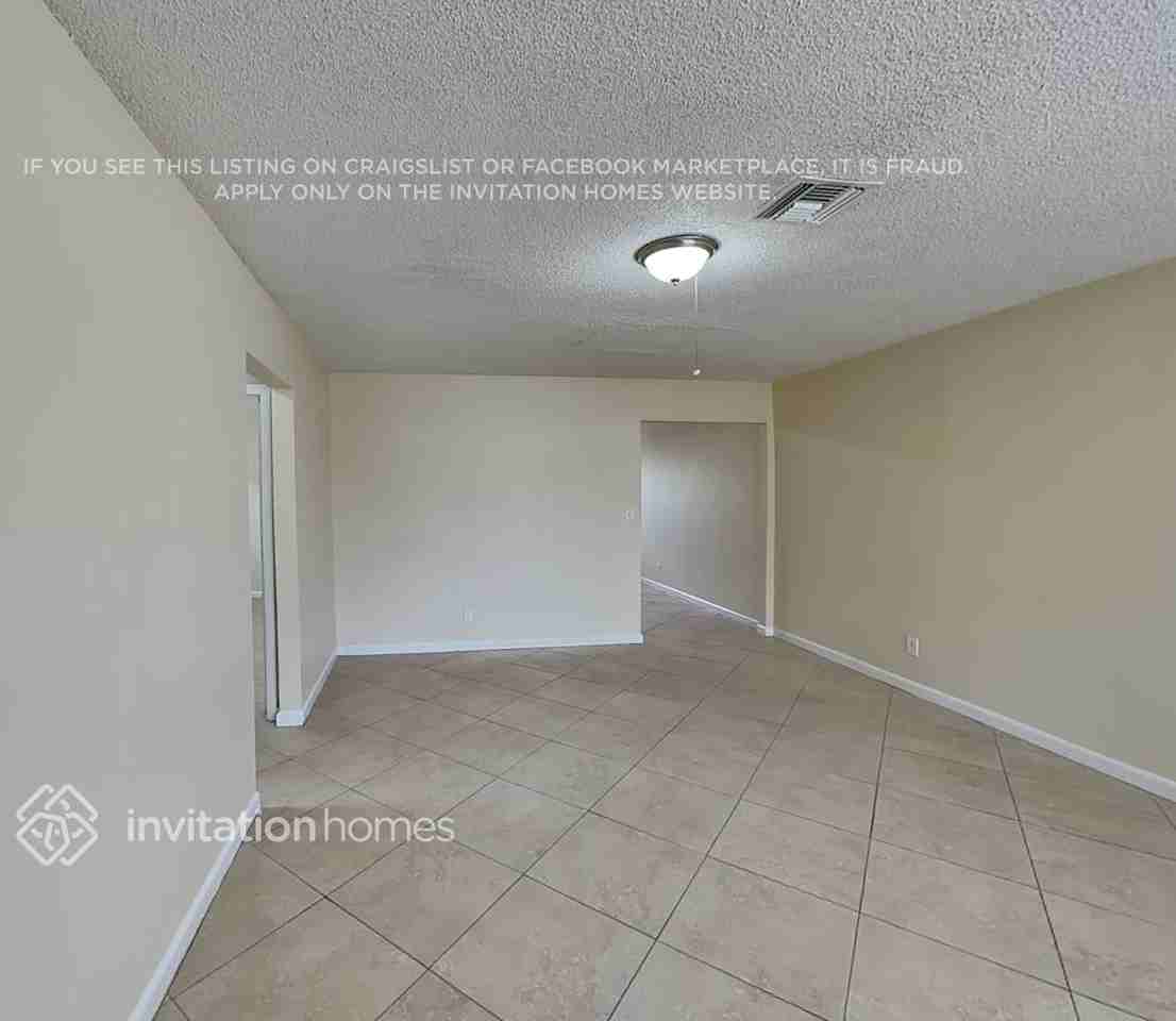 1721 Sw 41st Ave #1 - Photo 3 of 27