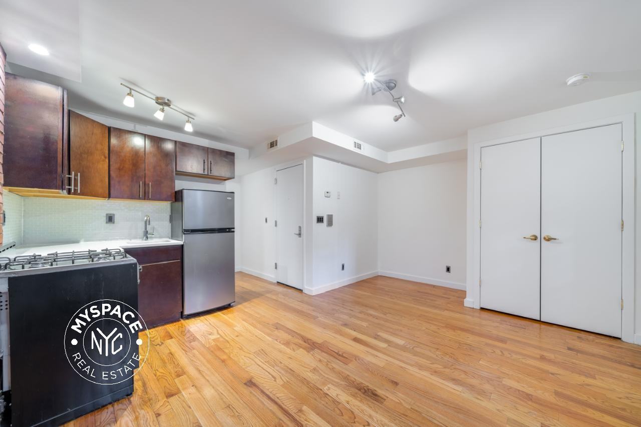 1145 Dean St #2 - Photo 4 of 11